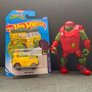 Hotwheels Teenage Mutant Ninja Turtles Party Wagon and Action Figure